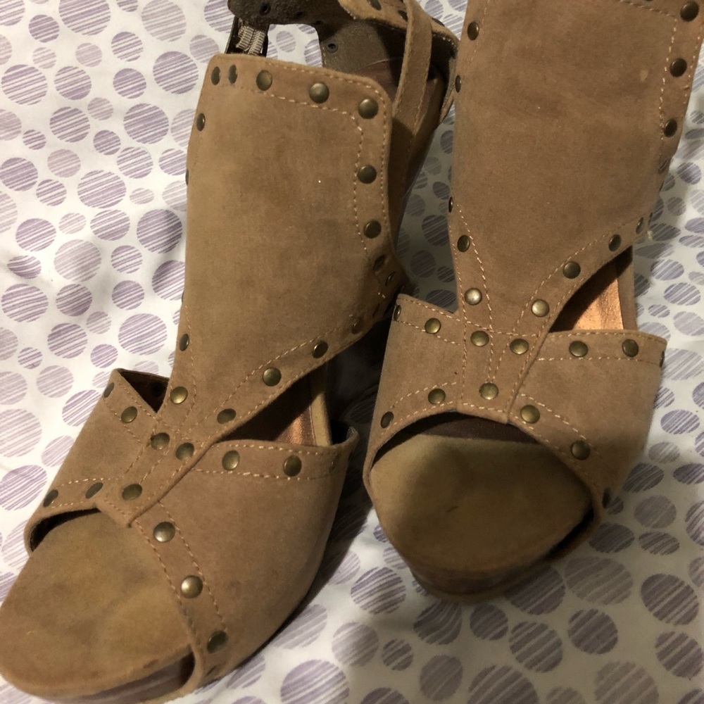 Brown Wedges
